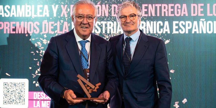 Miguel España Muñoz recibe el Premio ANICE 2025 a la Trayectoria Empresarial. Fuente: Miguel España e Hijos.