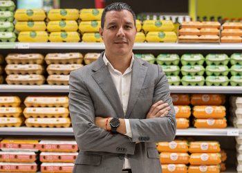 Roberto Suárez, responsable de la sección de huevos del Departamento de Comercial de HiperDino. Fuente: HiperDino