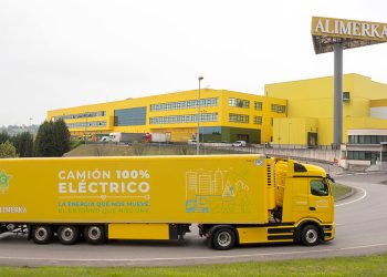 Alimerka ha incorporado una cabeza tractora 100% eléctrica. Fuente: Alimerka.