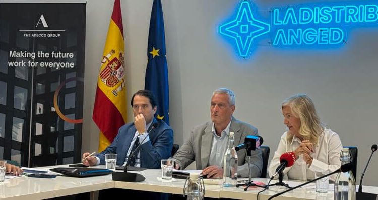Presentación del informe “Absentismo en retail y gran distribución”. Fuente: La Distribución ANGED y Grupo Adecco.