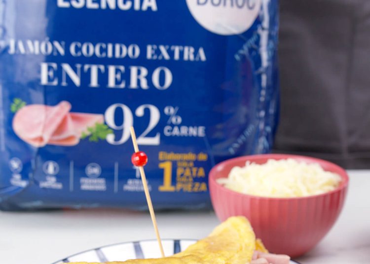 Jamon Cocido Esencia con omelette. Fuente: Grupo Tello Alimentación.