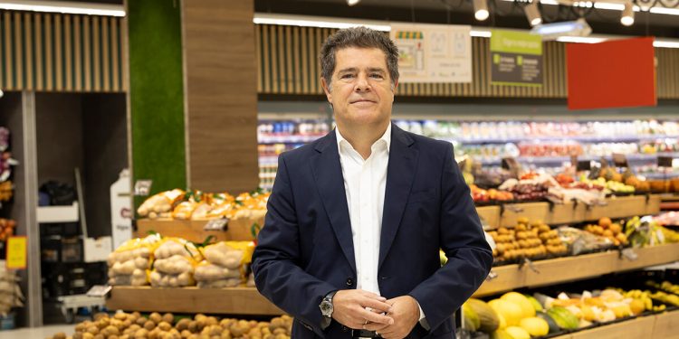 Álvaro Fernández Fournier, director de operaciones y comercial de HiperDino en Canarias y Baleares. Fuente: HiperDino.