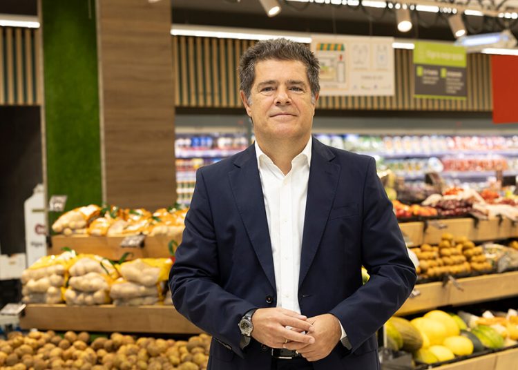 Álvaro Fernández Fournier, director de operaciones y comercial de HiperDino en Canarias y Baleares. Fuente: HiperDino.