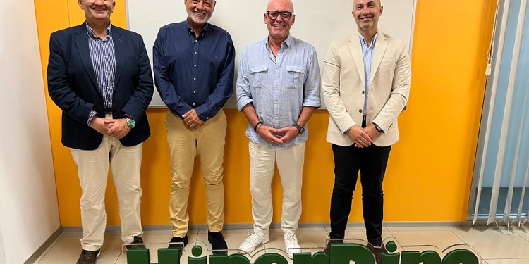 De izquierda a derecha, José Manuel Acosta; Javier Puga; José Miguel Álamo y Carlos García. Fuente: HiperDino.