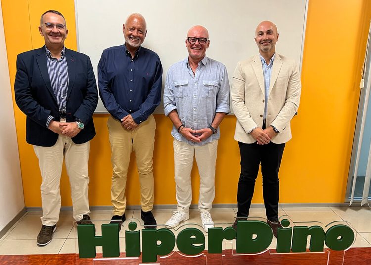 De izquierda a derecha, José Manuel Acosta; Javier Puga; José Miguel Álamo y Carlos García. Fuente: HiperDino.
