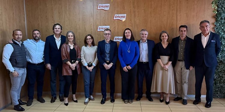 Representantes del MAPA visitan Emcesa con motivo de su 40 aniversario. Fuente: Emcesa.